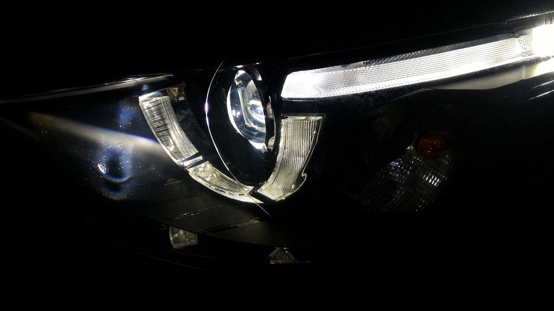 Омыватель фар mazda cx 5. Sat фара Mazda cx5 17- LH led. Sat фара Mazda cx5 17- rh led. Рассеиватель Мазда сх5 фара. Белый налет в фаре.