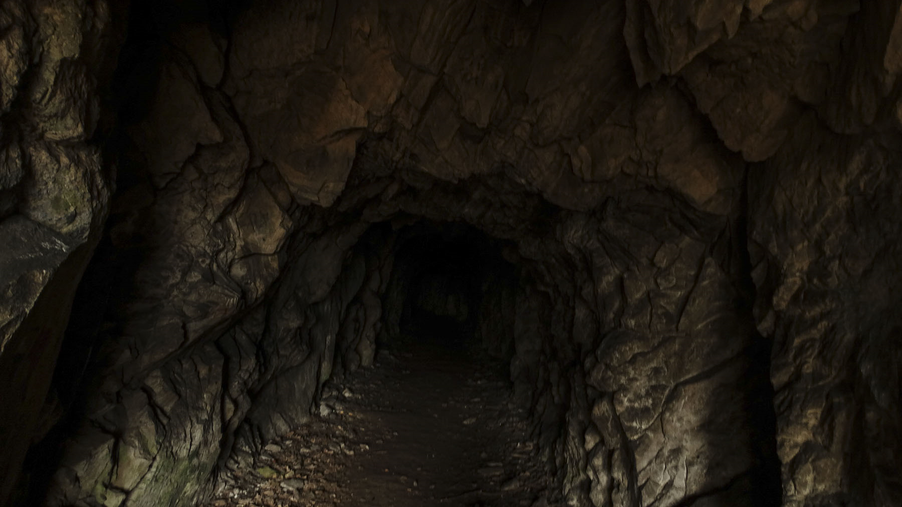 Железноводск пещера. Грот вечной мерзлоты в Железноводске. Гора Развалка в Железноводске грот вечной мерзлоты. Гора Развалка пещера вечной мерзлоты. Гора Развалка пещера.