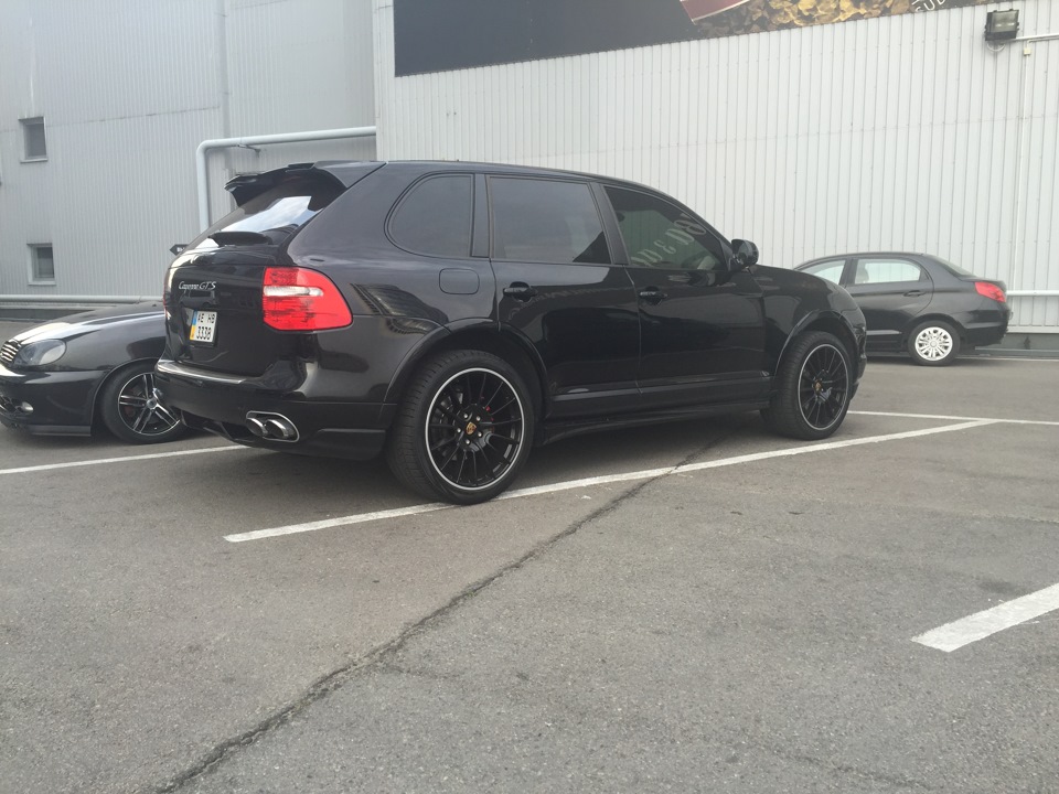 Датчик пневмы cayenne. Кайен спустила пневма. Заниженный каен. Пневма на порше кайен. Пневма на порше кайен.