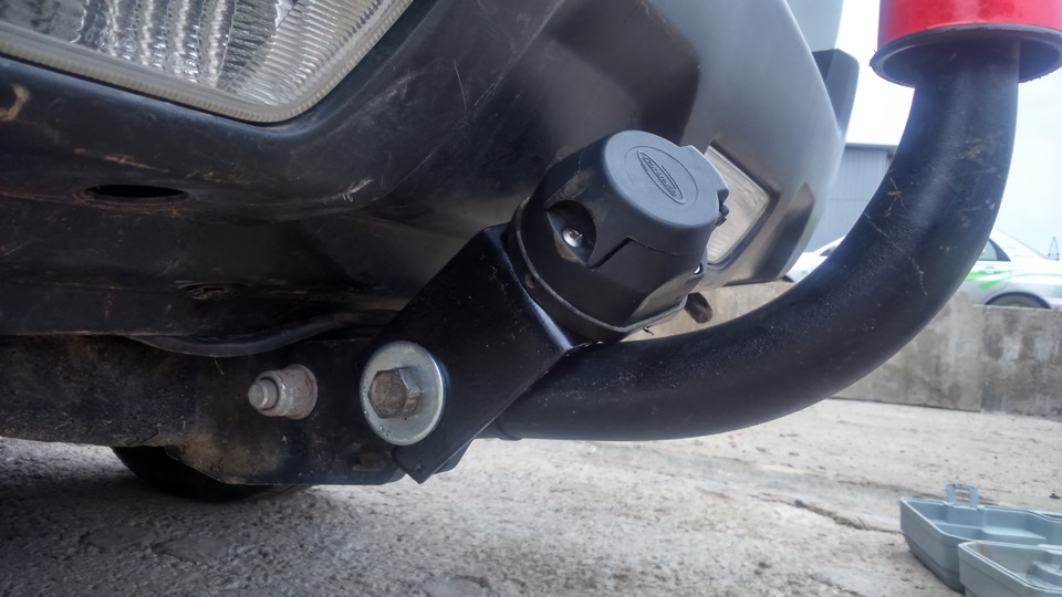 Розетка на фаркопе, перемещение. — Nissan X-Trail II (t31), 2 л, 2013 ...