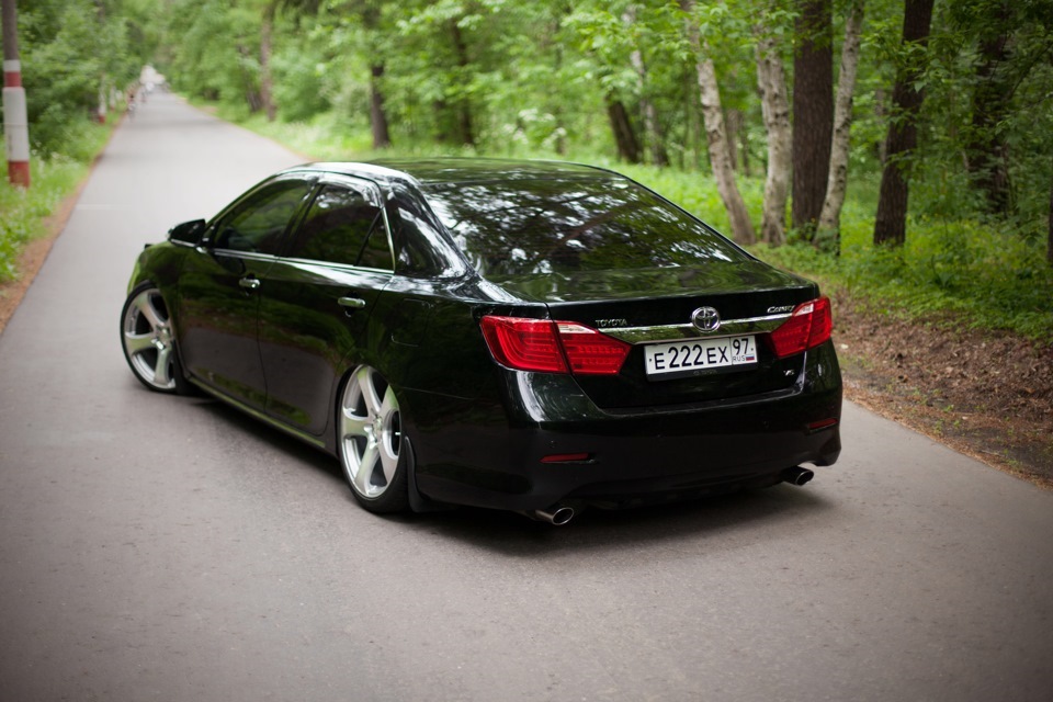 Toyota Camry 50 черная