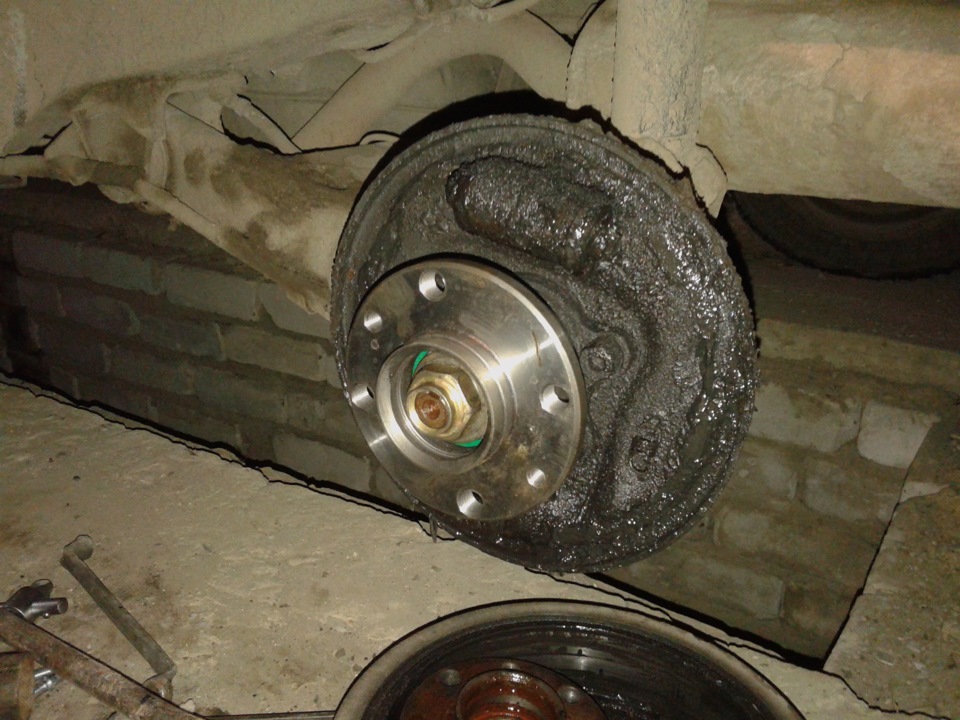 Замена ступицы — Lada Приора седан, 1,6 л, 2008 года | своими руками ...