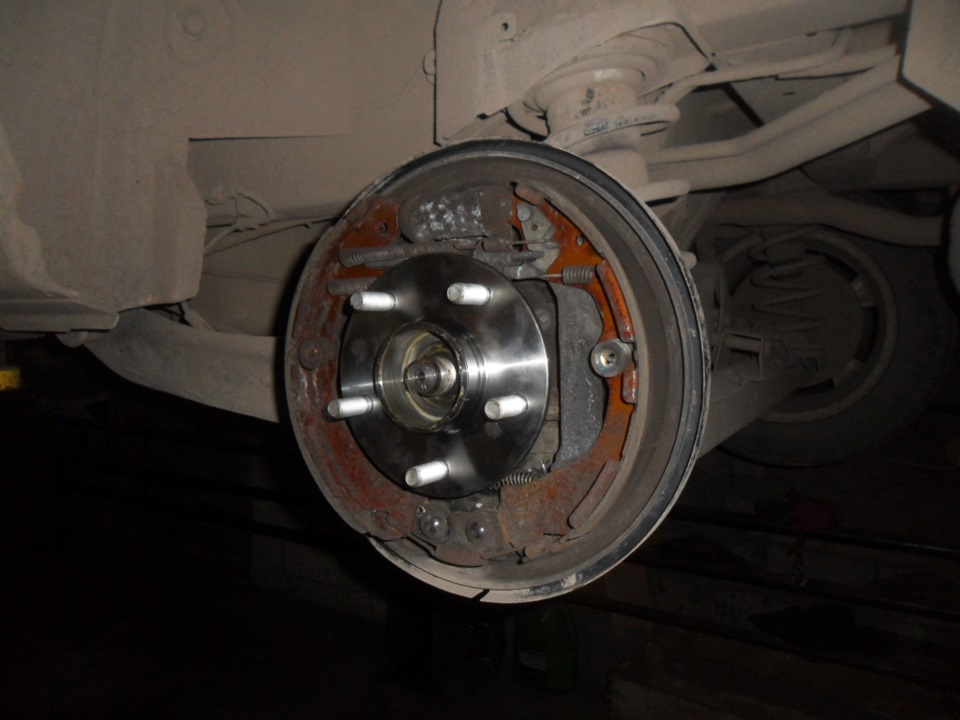 пришло время поменять заднюю ступицу — Nissan Presage (1G), 2,4 л, 1999 ...