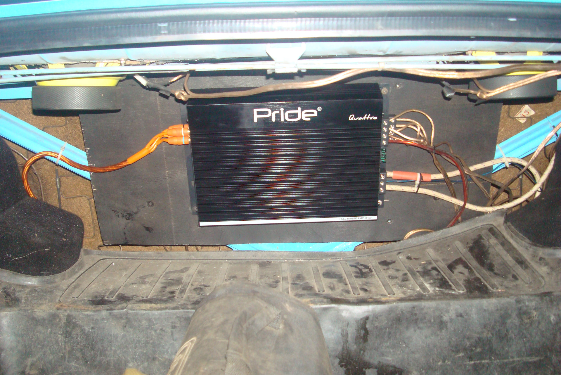 Усилитель багажника ваз 2107. Усилитель в ваз 2107. Где разместить усилитель в ваз 2107. Ваз 2107 установка усилителя. Автозвук ваз 2107 ural.