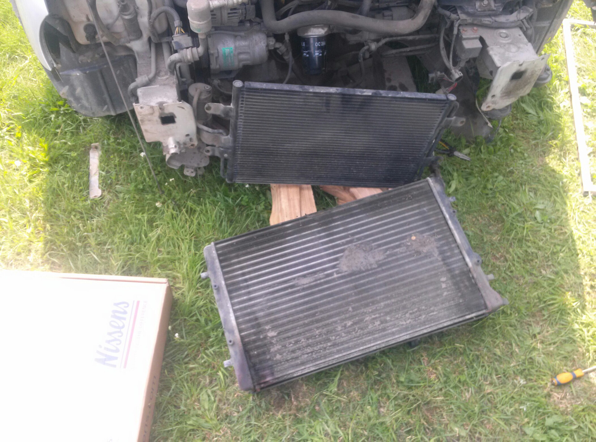 Как снять радиатор гольф 4 Замена радиатора охлаждения Golf 4 - Volkswagen Golf Mk4, 1,6 л, 1998 года своим