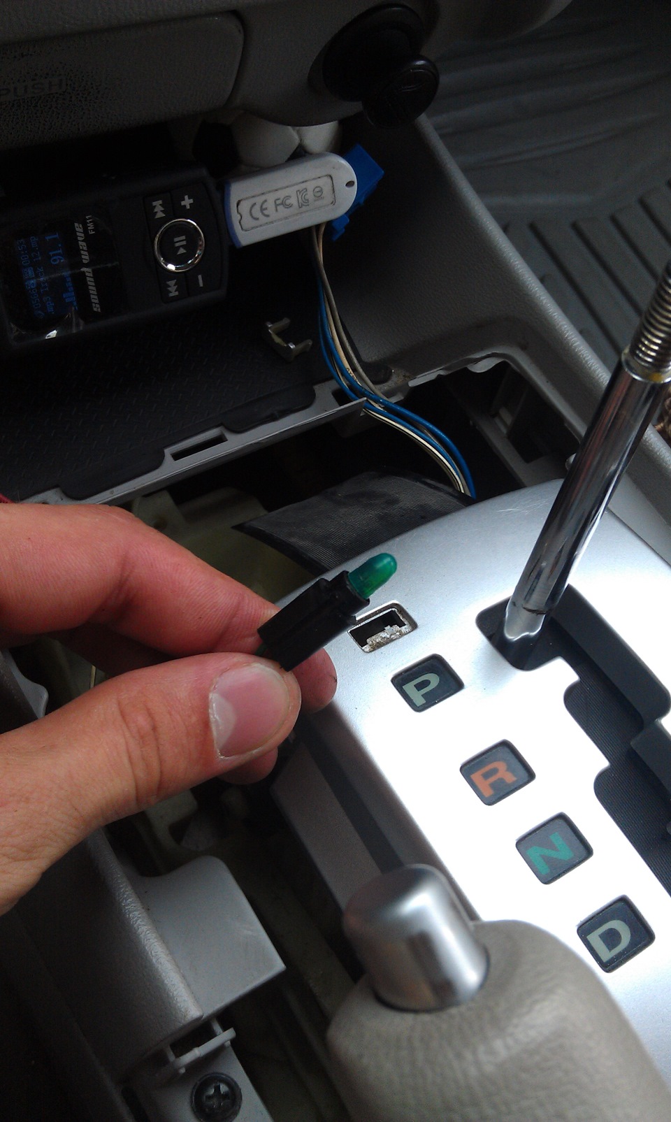 Замена габаритной лампочки в АКПП — Hyundai Sonata V (NF), 2,4 л, 2007 ...