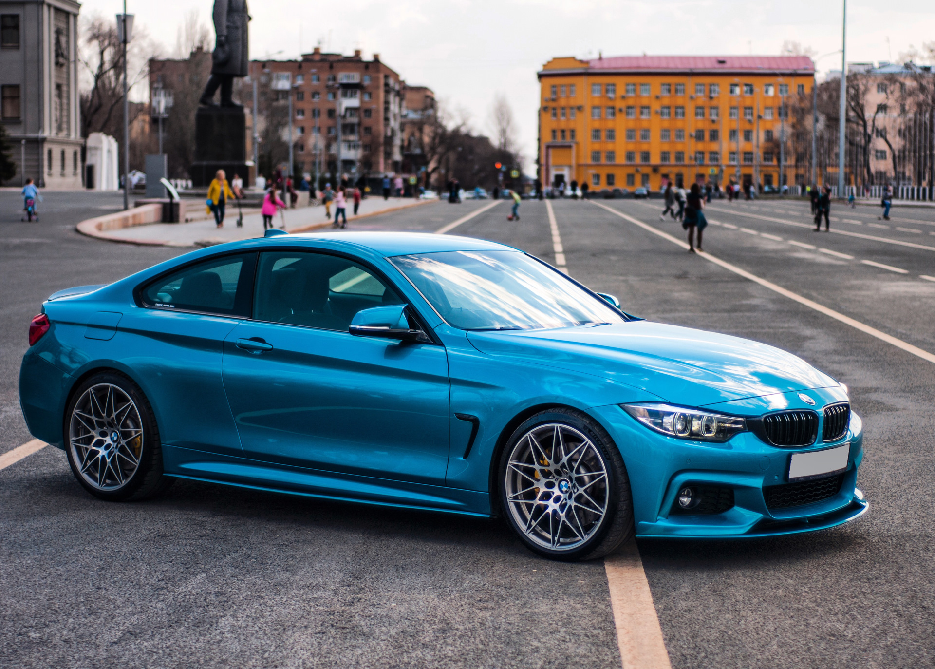 BMW m4 бирюзовая