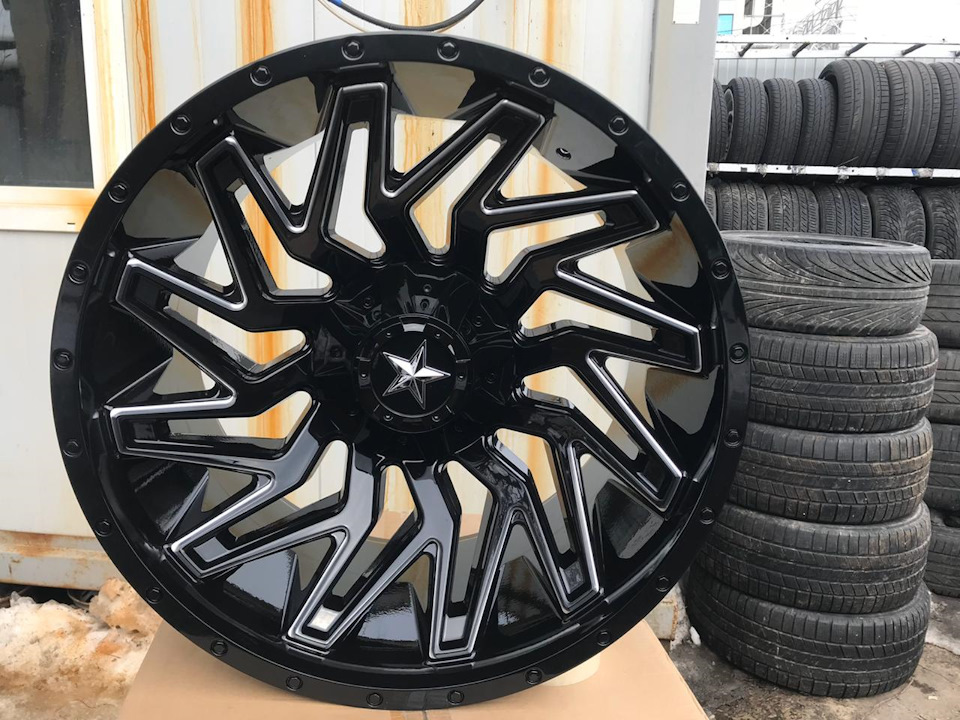 Диски 22. Диски r22 Hummer h2. 325/50 R22 Hummer. Диски Hummer h2 r20. R22 Hummer резина.