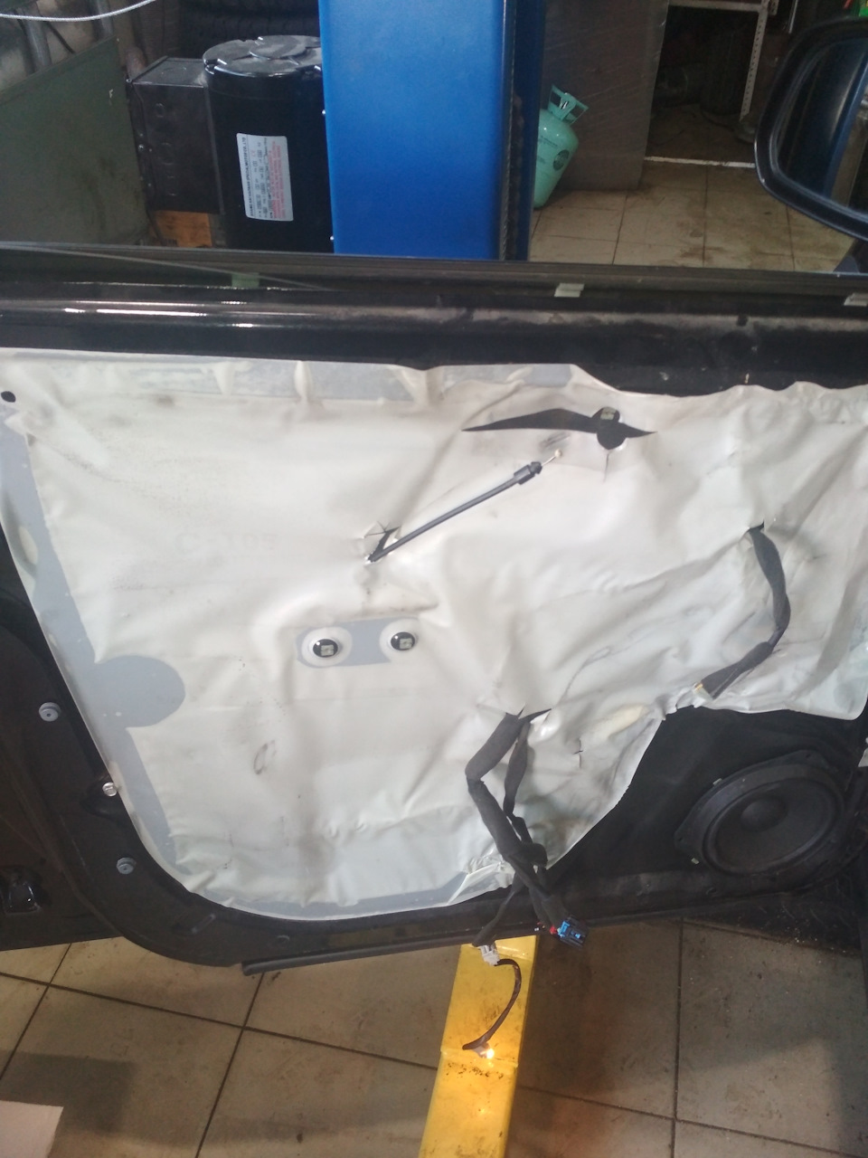 Обшивка снята — Opel Antara
