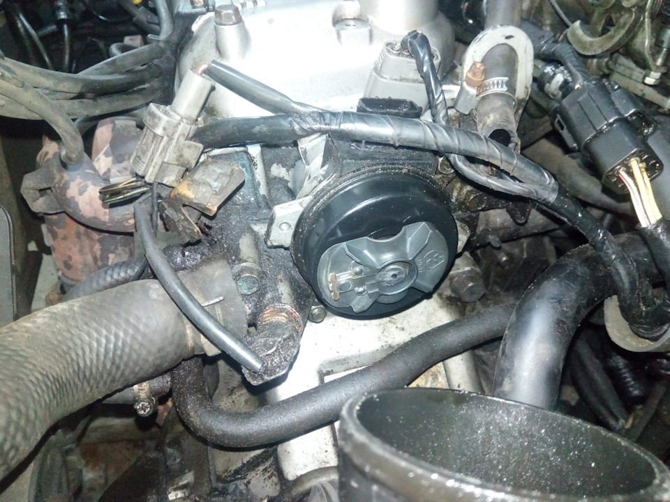снял крышку — Mazda 323 IV