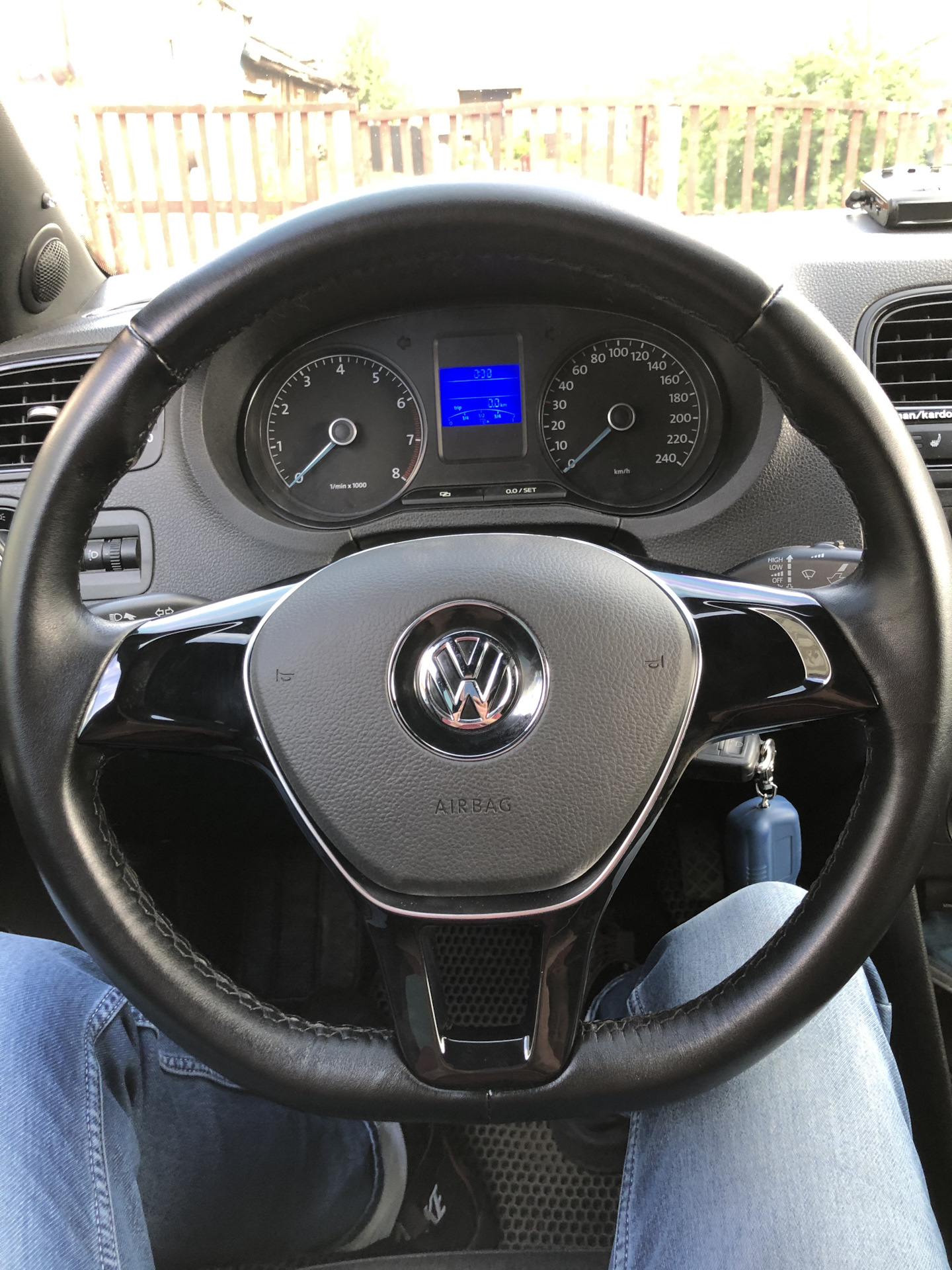 Руль рейстаил — Volkswagen Polo Sedan, 1,6 л, 2014 года | стайлинг | DRIVE2