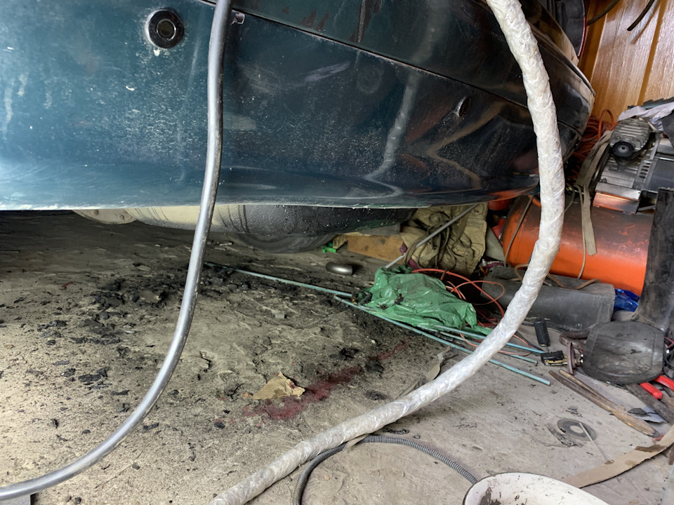 Ниша под запаску на Волгу — ГАЗ 3110, 2,4 л, 2001 года | кузовной ...