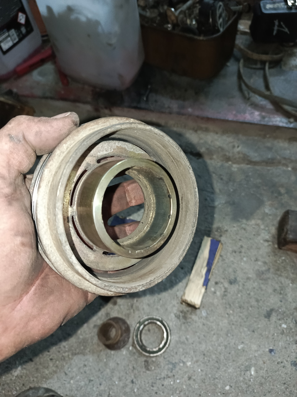 Подшипник демонтирован — Volkswagen Passat B5