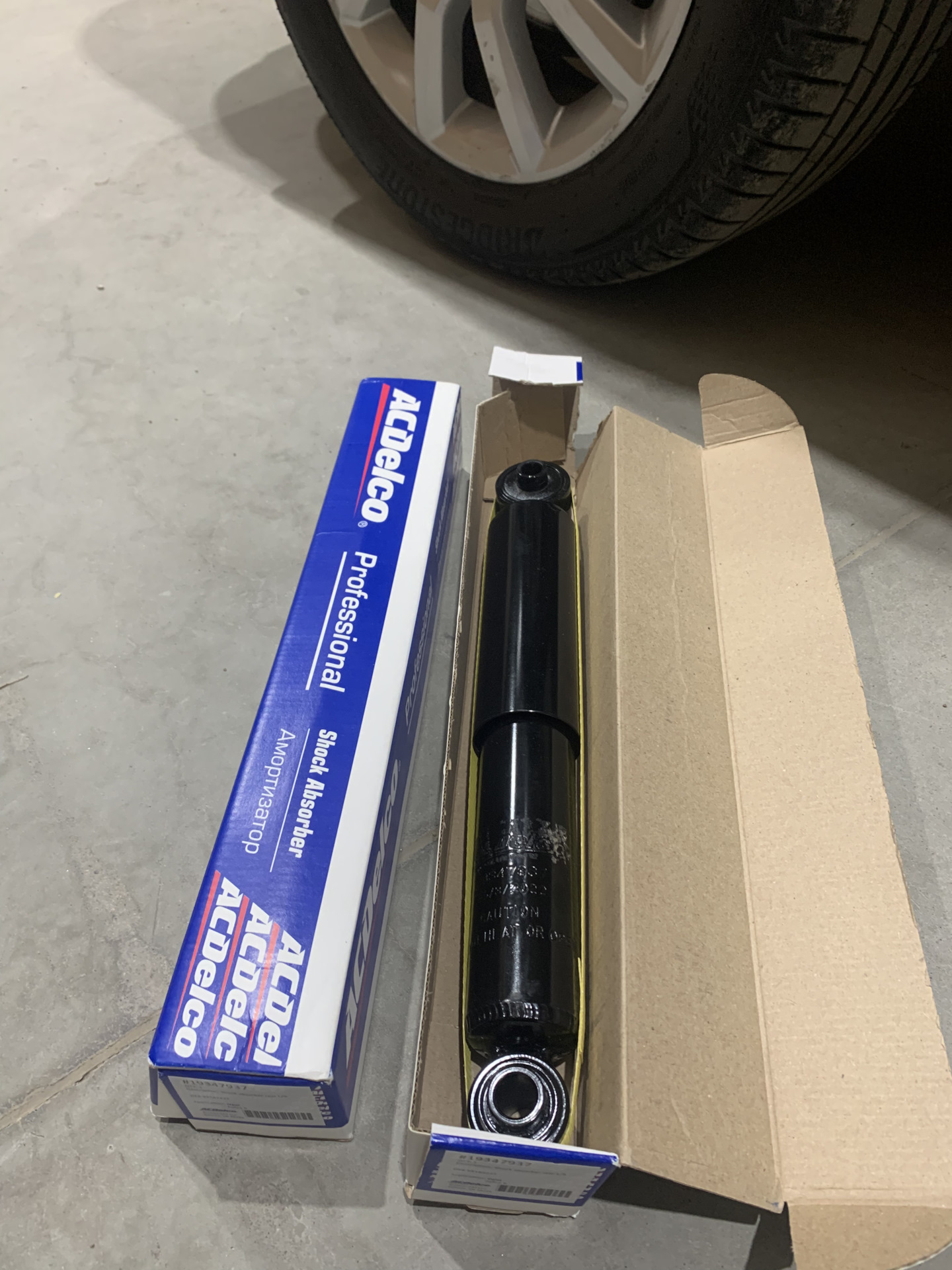 Gm 52053852 амортизатор. Амортизаторы для бега. Acdelco амортизаторы. Амортизаторы acdelco. Амортизатор задний для cadillac escalade 4.