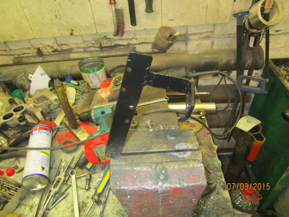 кронштейн для левых форсунок — Mitsubishi Pajero (2G)