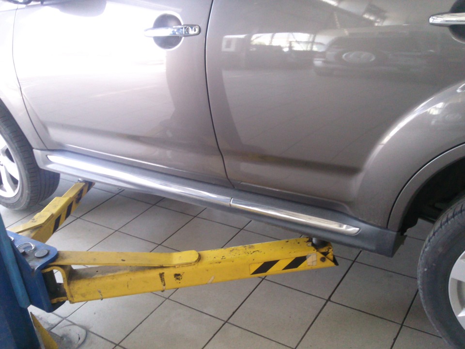 накладки на пороги — Mitsubishi Outlander XL, 2,4 л, 2009 года ...