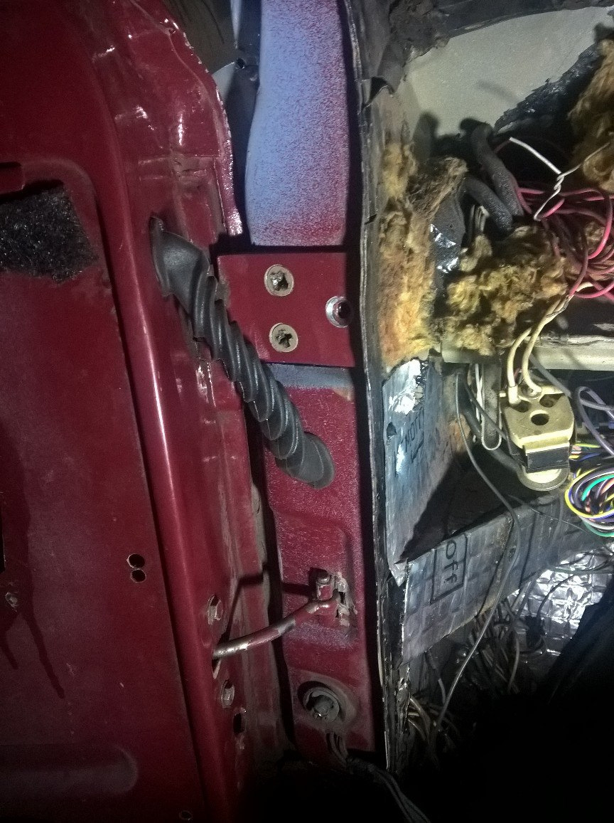 Снова в строю, продолжаем кузовной ремонт нивы 2121, гофра в дверь ...