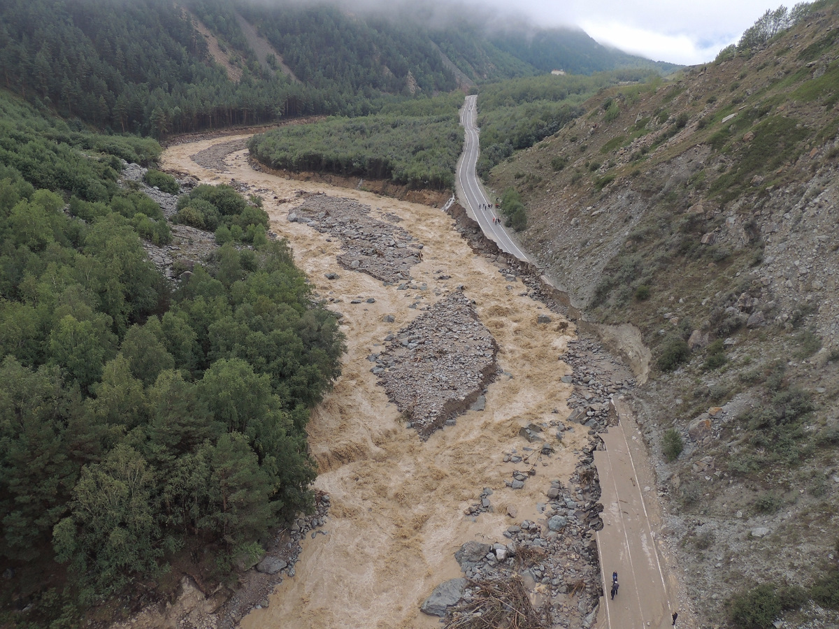 Сели 2014. Сель грязекаменный поток. Водокаменный сель. Прорыв озера башкара. Селевые потоки на Северном Кавказе.