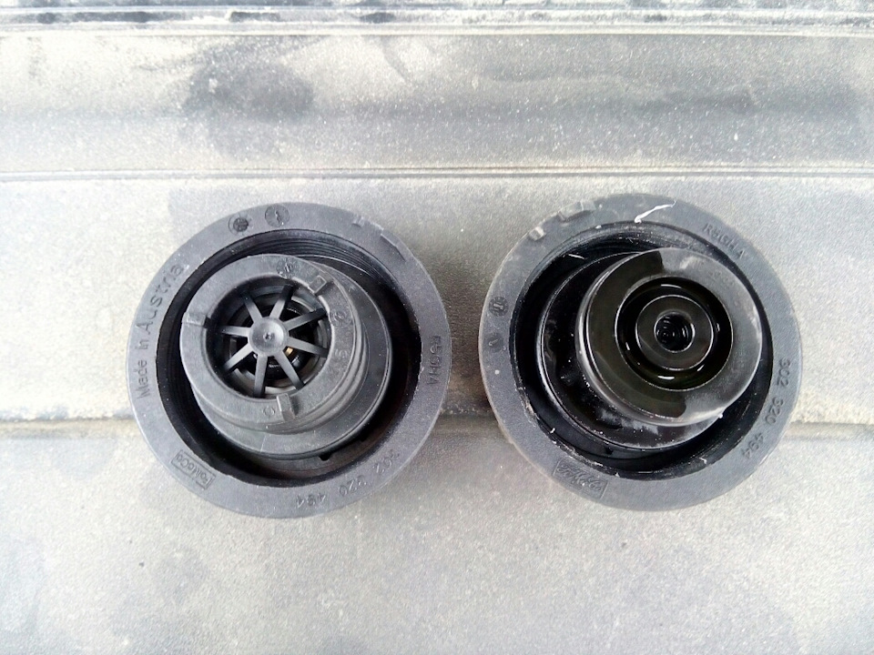 новая слева, старая справа — Ford Focus Wagon III