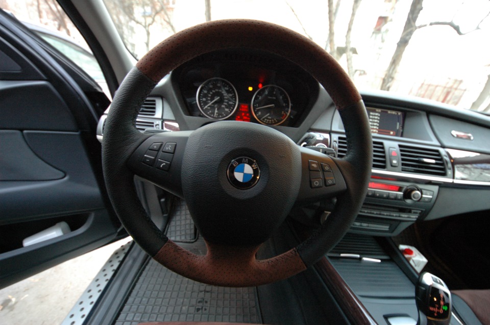 Bmw x5 e53 бьет руль