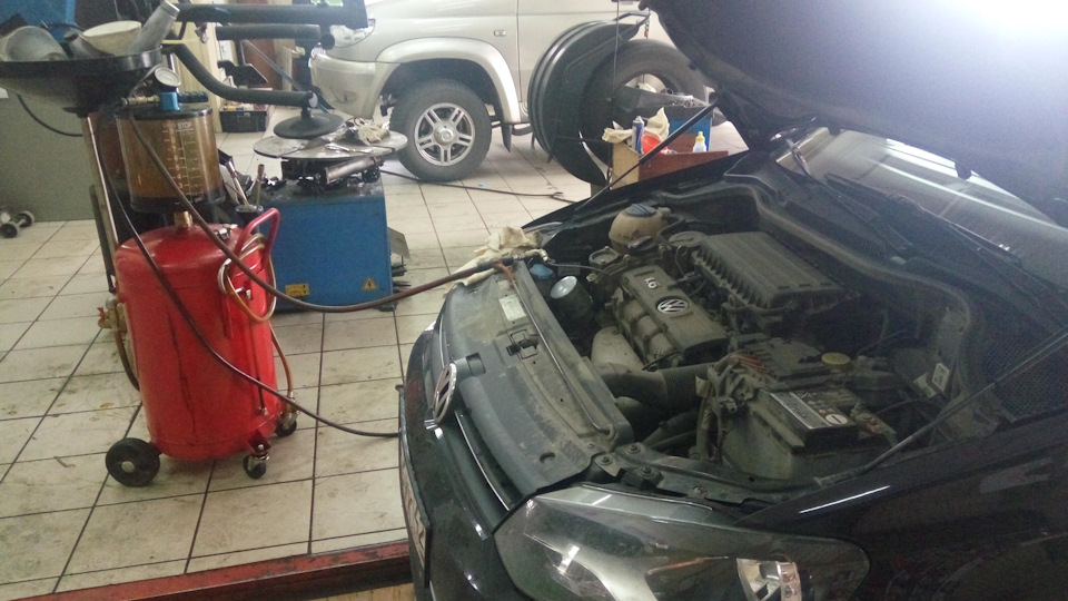 Небольшое ТО (масло, стойки, чистка ДЗ) — Volkswagen Polo Sedan, 1,6 л ...