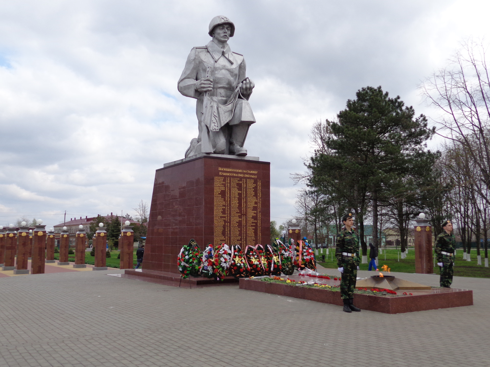 Парк Победы Кущевская памятник