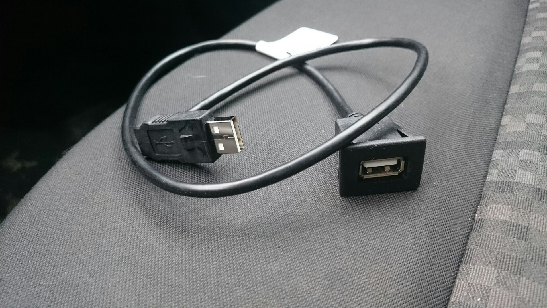 Usb розетка в автомобиль вместо заглушки для лада