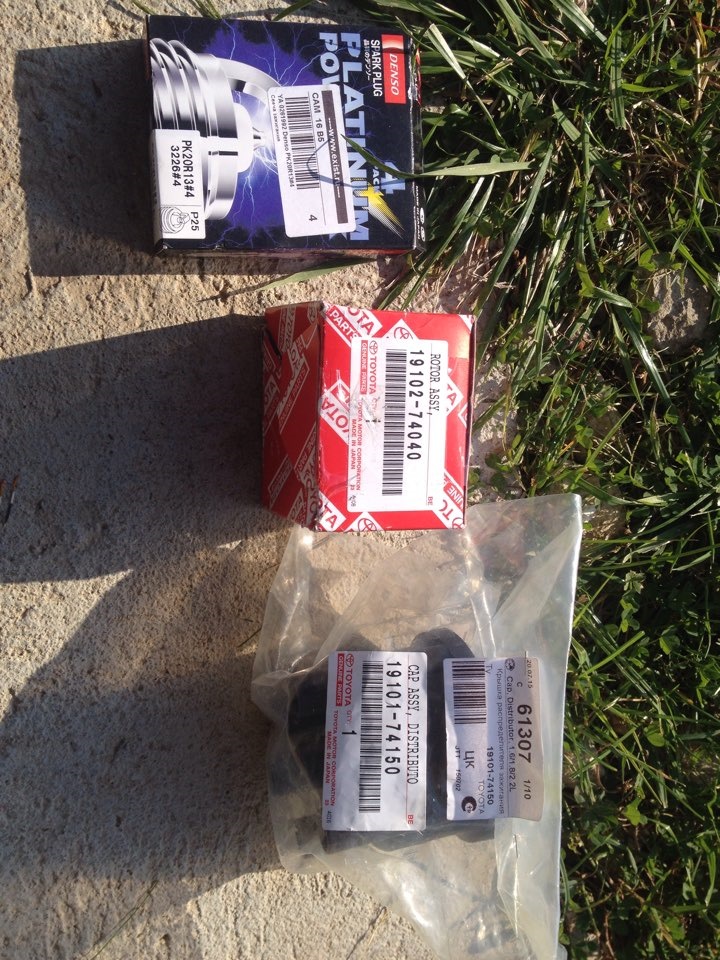 Замена крышки трамблера, прокладка и бегунок + свечи как по книжке ...