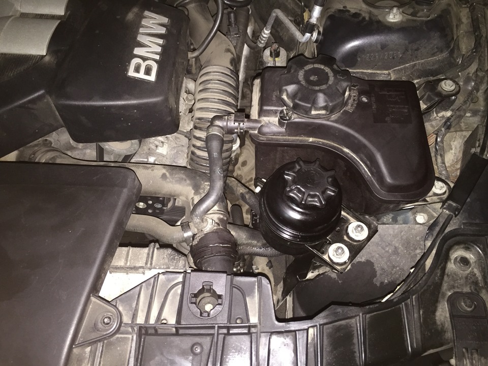 Замена жидкости ГУР — BMW 1 series (E81/E87), 2 л, 2008 года | своими ...