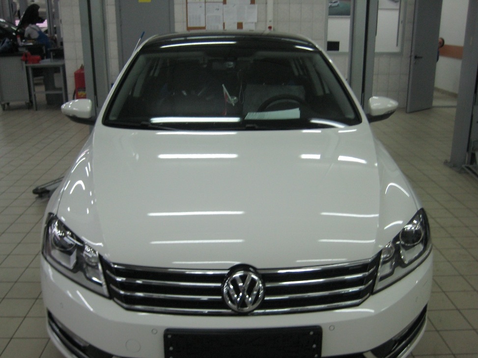 Volkswagen passat b7 белый. Крыша пассат б7. Фольксваген пассат белый. Багажник на крышу пассат б6. Крыша пассат б7.