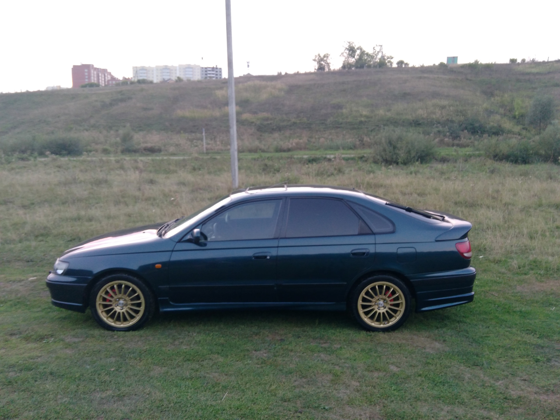 Toyota carina e фото