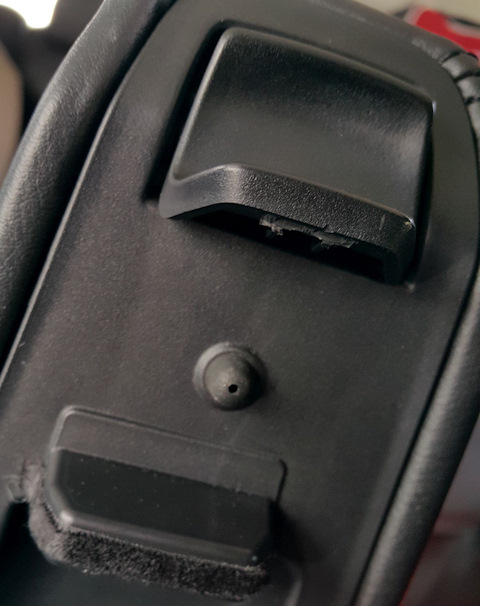 Как заменить замок подлокотника мазда сх 5