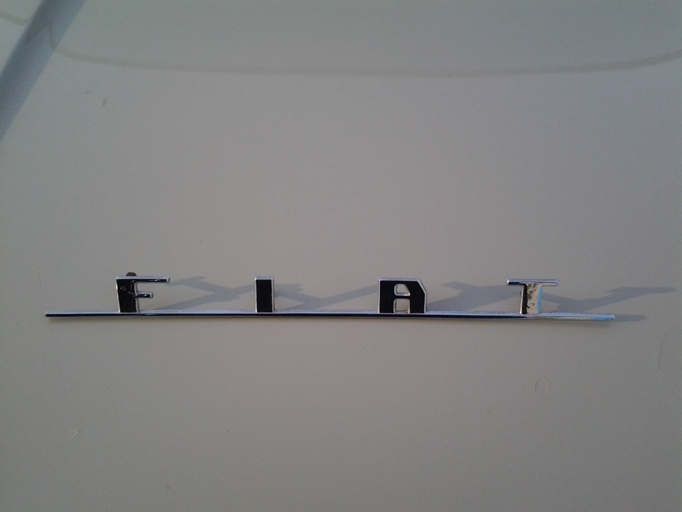 Установка задней надписи Fiat — Lada 2101, 1,2 л, 1973 года | своими ...
