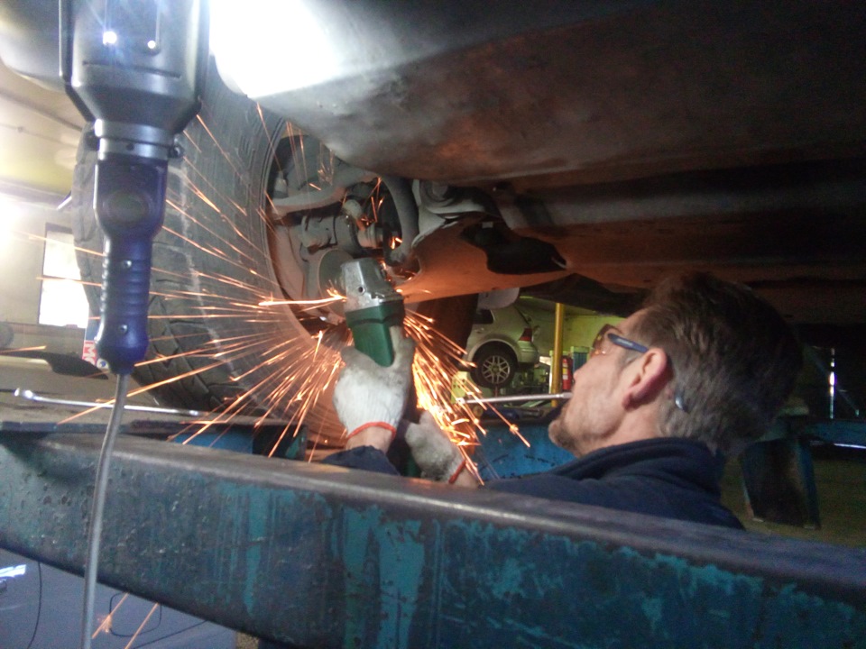 Специальный инструмент для замены стоек стабилизатора — Mitsubishi ...