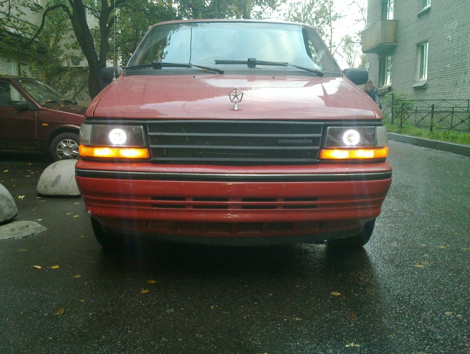 Прозрачные стекла фар из поликарбоната на Chrysler Voyager, Chrysler ...