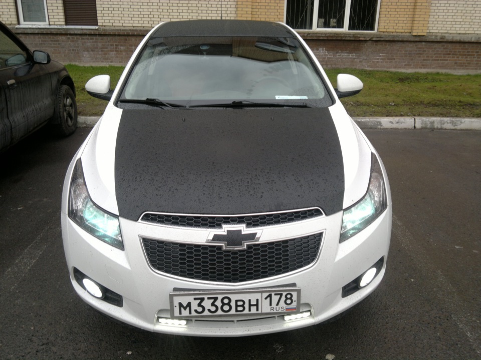 Полосы на капот Chevrolet Cruze