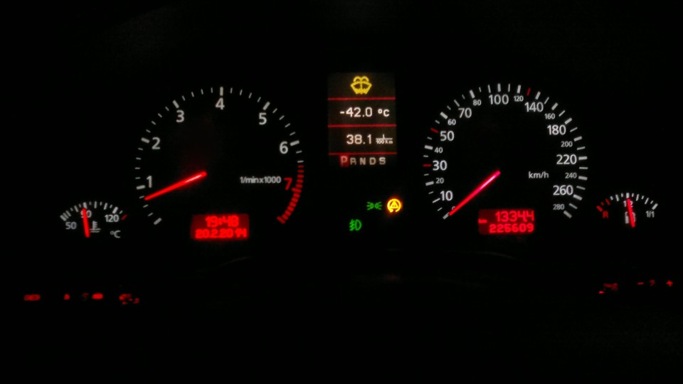 Троит, стреляет в воздухан и сама глохнет — Audi A8 (D2), 8,2 л, 2002 ...