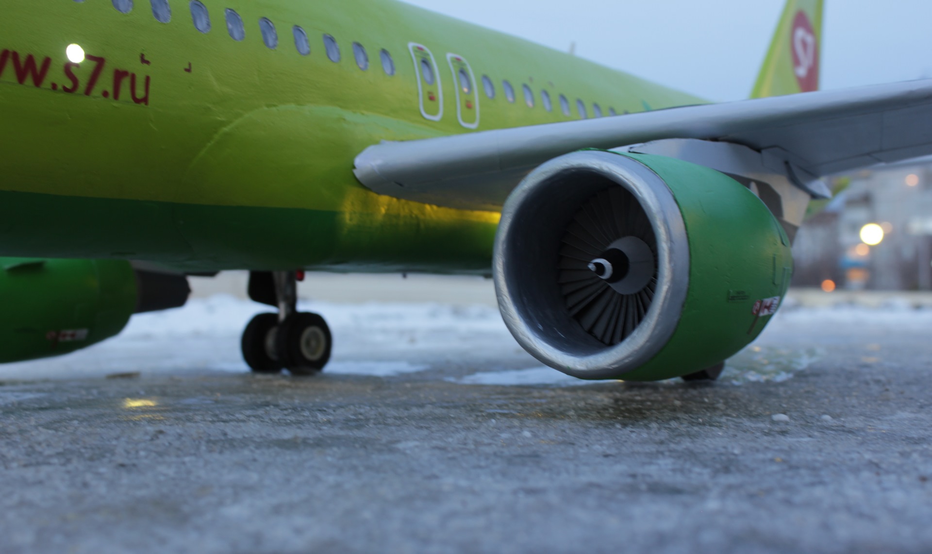 модель самолета airbus a320 s7. Red wings аэропорт. коммерческие авиалинии. модель самолета a310 s7. сааб 340 самолет.