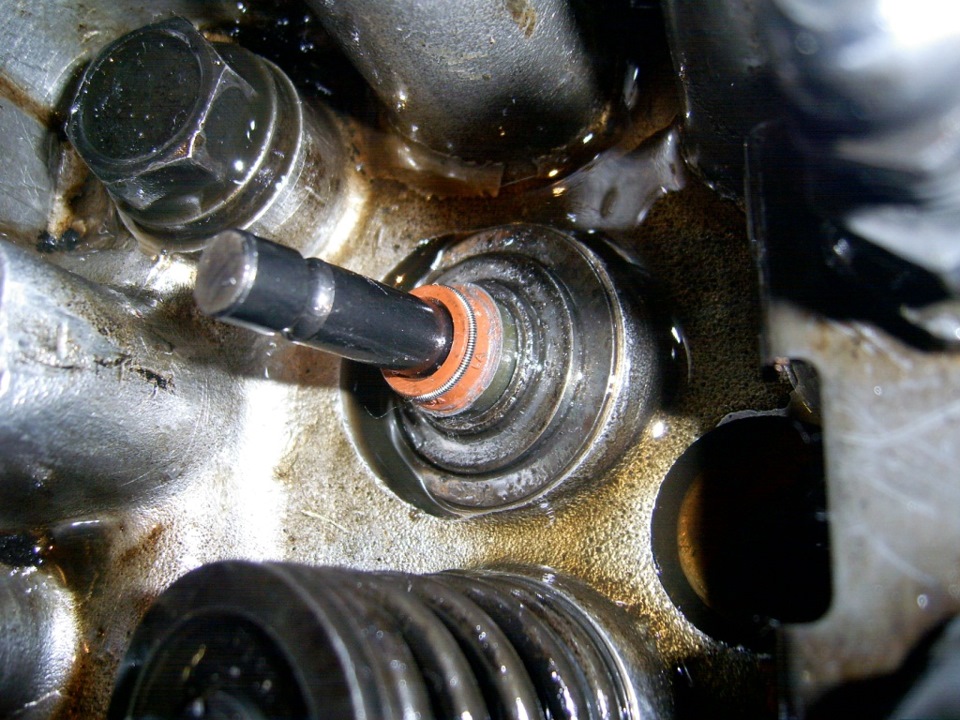 Беда… "засрало" маслом свечу — Lada 21063, 1,2 л, 1988 года | своими ...