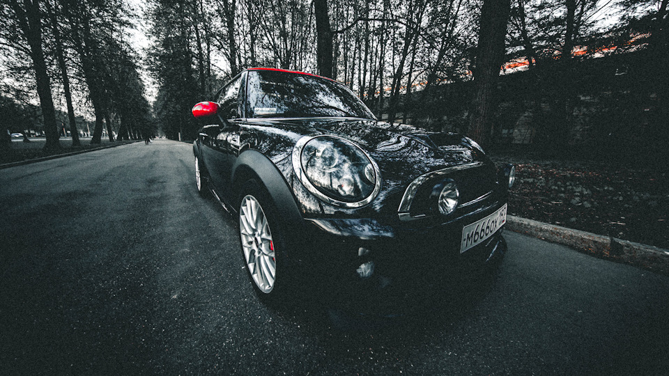 Mini Cooper S John Cooper Works Night Fury Drive2
