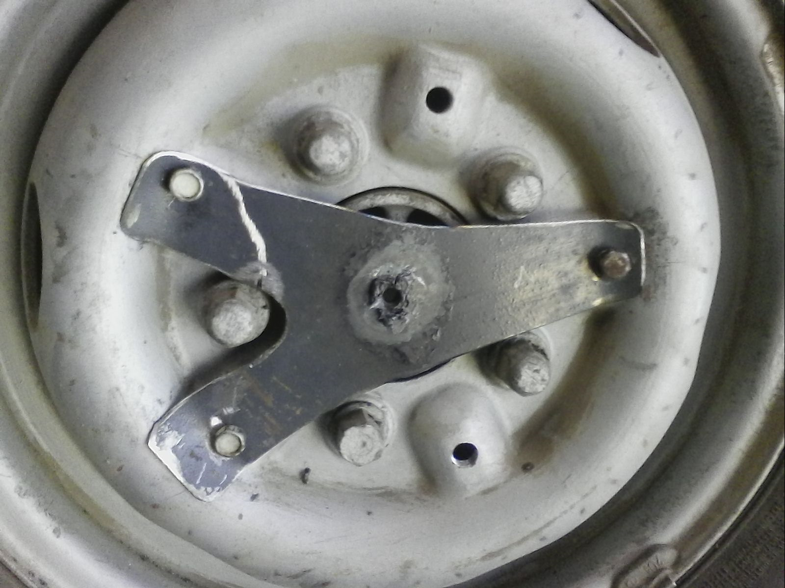 вот вам 2 колпака. колпачки на колеса лифан бриз. ае ака вот вам. колпаки на колесо на сузуки sx4. Audi 80 b2 колпаки.