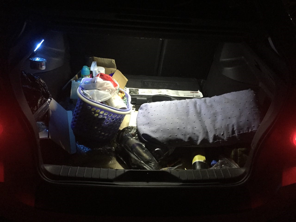 Removing the trunk light and replacing the lamp Lada Granta