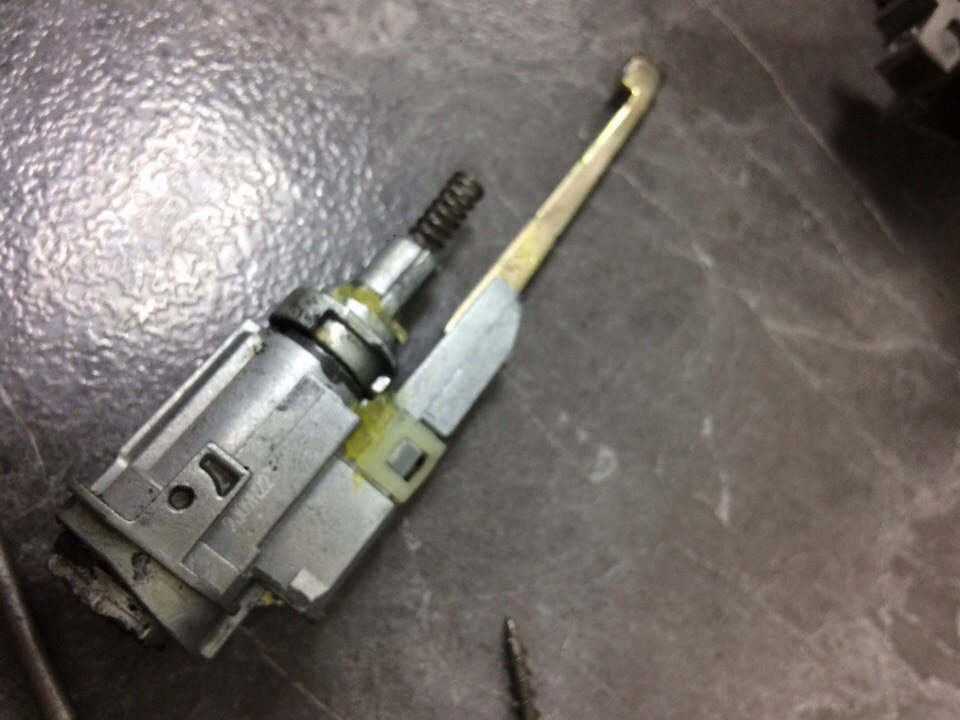 Первый пост!ремонт стеклоподьемника. заклинил ключ в замке зажигания ...
