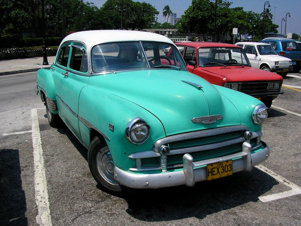 Пятидесяти машинами. Автомобили 50х США. Buick le Sabre 1951. Машины 50х в Америке. Американские автомобили 50-х годов.