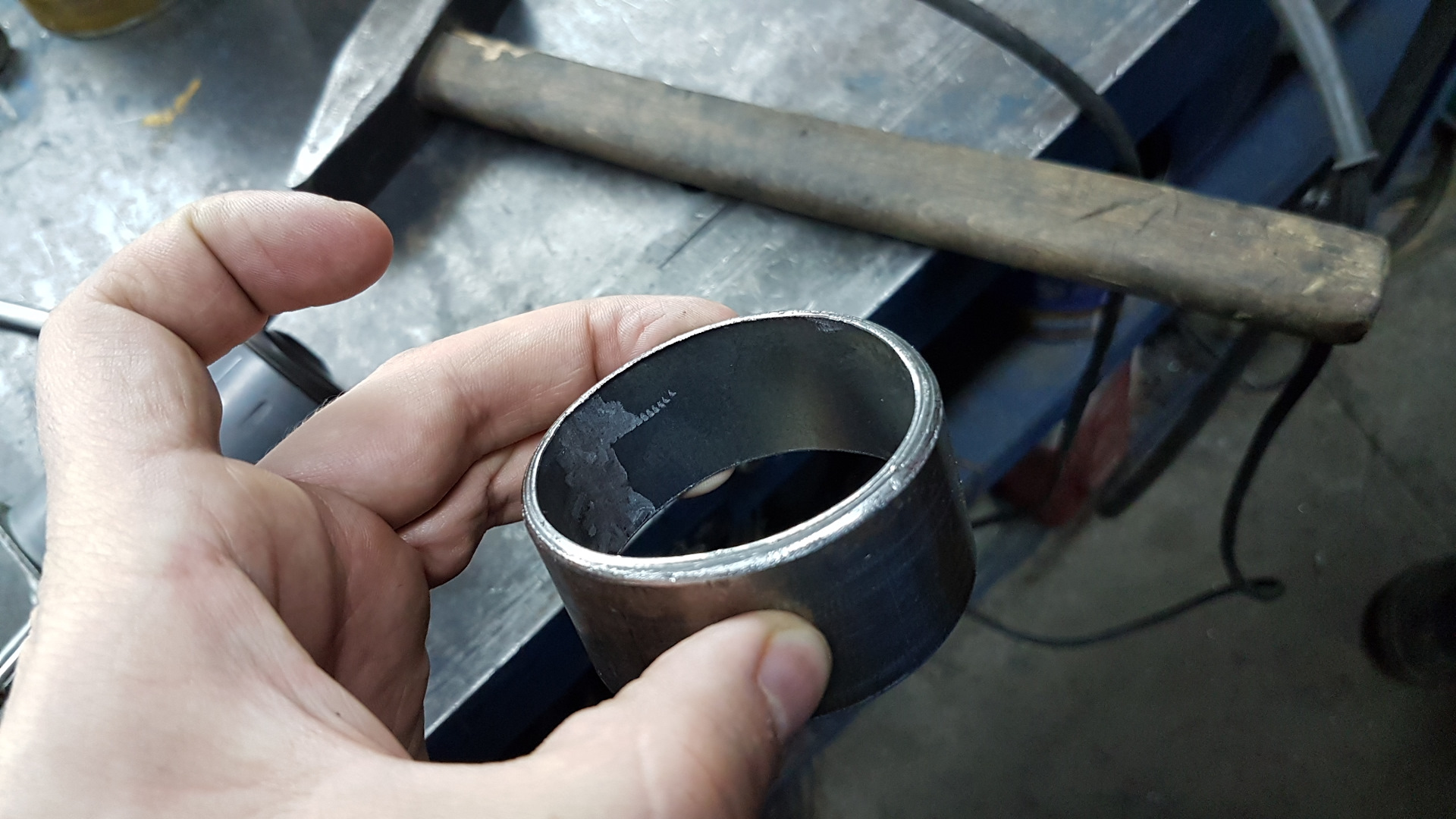 Костяная курительная трубка. Трубки для курения травы болт. Крючок для токарных работ по дереву. Выточенная трубка. Трубка курительная револьвер.