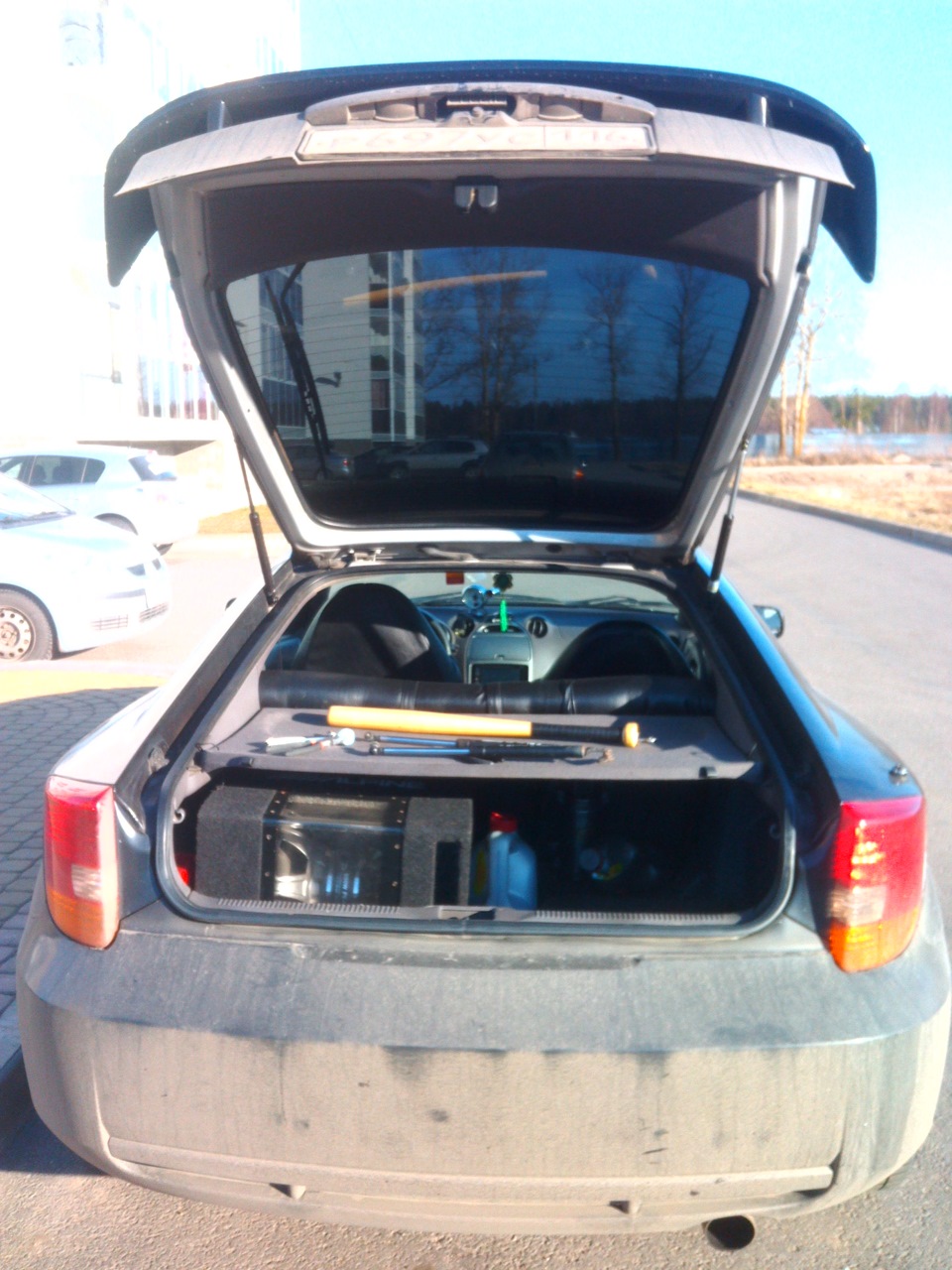 поменял стойки багажника. — Toyota Celica (230), 1,8 л, 2001 года ...