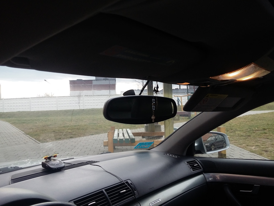 Установил салонное зеркало заднего вида с автозатемнением — Audi A4 (B6 ...