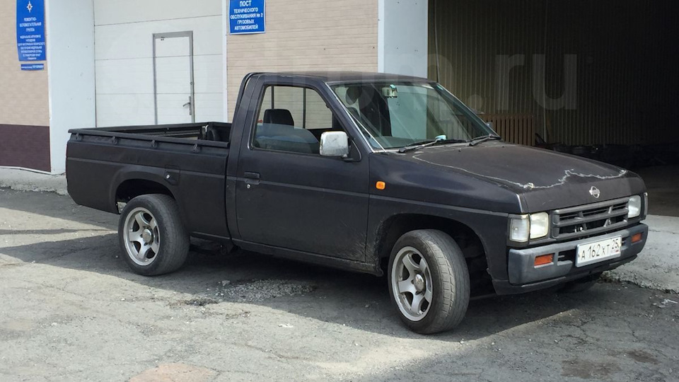 Nissan Datsun 1975 Pickup