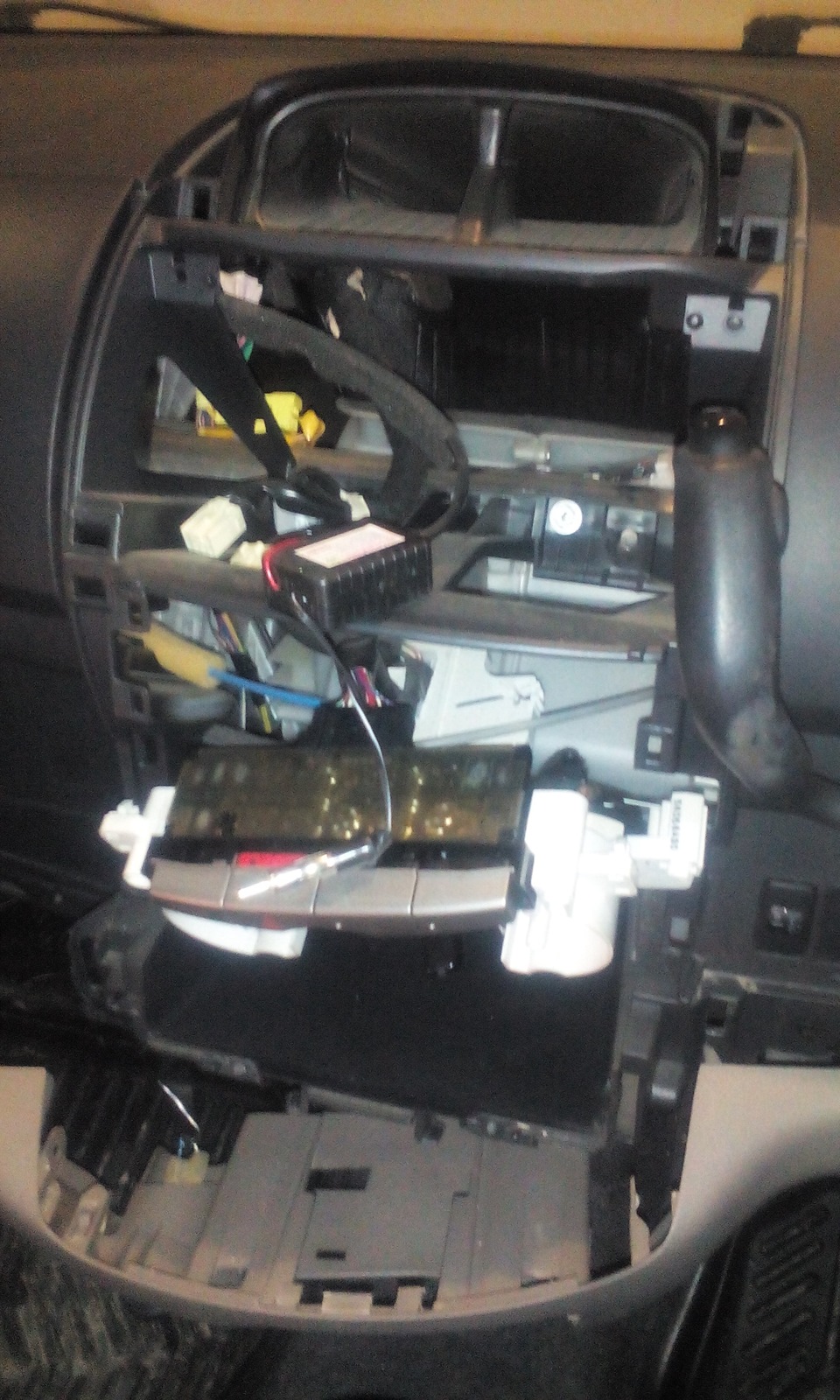 Замена штатной магнитолы - Toyota Passo, 1 л, 2009 года автозвук DRIVE2