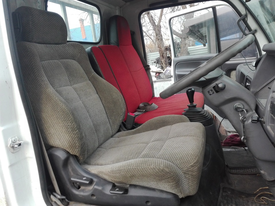 Nissan Atlas 1995 салон